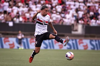 Geruchtenmolen: 'Ajax volgt situatie van São Paulo-middenvelder Ferreira'