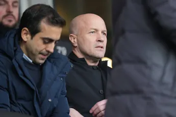 Cruijff houdt lichten aan in ArenA: 'Maar ze willen geen zes halen om het halen'