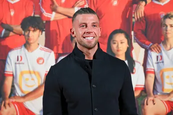 Alderweireld ziet Ajax worstelen en vraagt zich af: ‘Wie pakt de verantwoordelijkheid?’