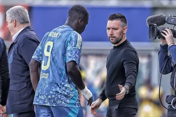 Brobbey gaat in op vroegtijdige wissels bij Ajax: 'Dat was iets van Farioli'