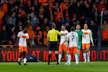 Nederlands elftal houdt stand met tien man en speelt gelijk tegen Ecuador in matig duel