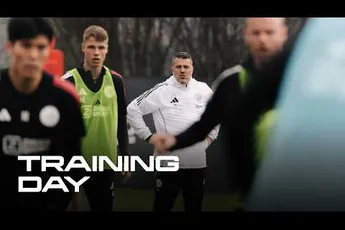 Ajax TV | BACK TO WORK! Óscar García leads his first Ajax training session!
