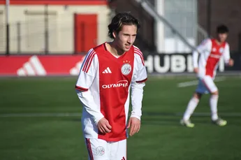 Ajax-talent Nas trekt pijnlijke conclusie: 'Je verzwakt en ziet dat de tegenstander fitter is'
