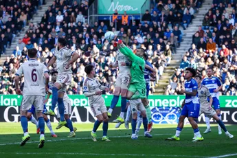'Geen mens in het kamp van Ajax weet hoe het in de strijd om het Champions League-ticket beter moet'