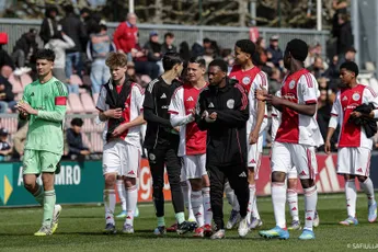 Ajax O17 verliest met ruime cijfers van Feyenoord, O19 en O15 onderuit tegen AZ, O16 wint wel