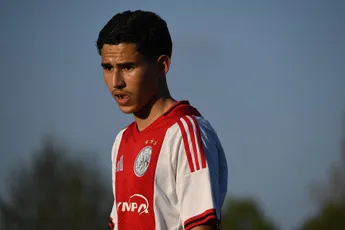 Ajax in dubio over toekomst Moumane, die kan vertrekken of aansluiten bij Jong Ajax