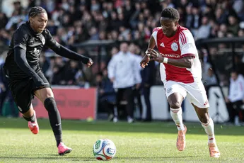 Ajax geeft voorsprong uit handen en verliest tweede wedstrijd van Future United