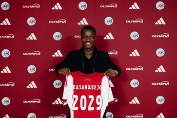 Ajax beloont verdediger Kasanwirjo (18) met eerste profcontract