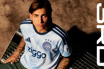 Ajax presenteert lichtblauw derde tenue dat bij veel fans direct herinneringen zal oproepen