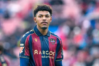 Geruchtenmolen: 'Ajax-delegatie was in Valencia voor buitenspeler van Levante'
