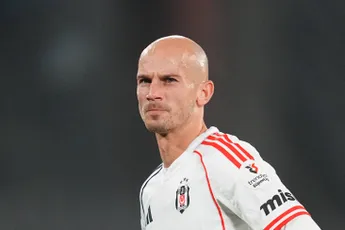 Buitenland: Bazoer schakelt Cerny uit in Turks bekertoernooi