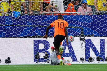 Koeman ziet verandering bij Brobbey: 'Bij Ajax was hij niet fit en speelde hij gewoon'