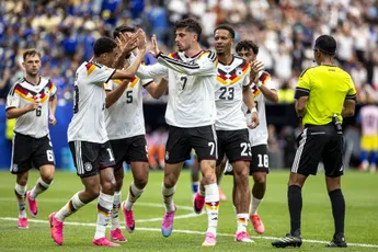 Duitsland laat na rust geen spaan heel van dapper Curaçao en loopt uit naar monsterzege