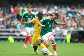 Mexico in WK-opener met drie rode kaarten veel te sterk voor pover Zuid-Afrika