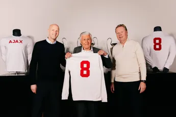 Swart blij met nieuw shirt: 'Als ik deze aantrek, wil iedereen op de foto, zo populair ben ik nog wel'