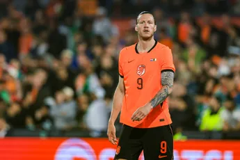 WK-journaal: Weghorst 'meest aantrekkelijke speler' Oranje; spelers op foto op Times Square
