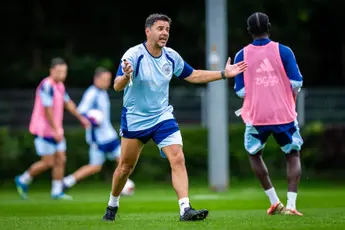 Míchel kiest tegen AEK Larnaca voor Wijndal als linksback, Henrique op de bank en Blind ontbreekt
