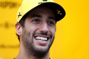 Ricciardo neemt pet af voor Mercedes: 'Ze leveren geweldig werk af'