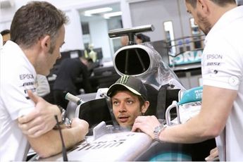 Rossi mist winnaarsmentaliteit bij Ferrari: 'Moet voorbeeld nemen aan Red Bull'