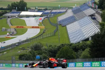 Bottas wint knotsgekke openingsrace, dramatische start Red Bull