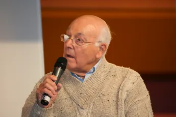 Bekendste Formule 1-commentator Walker overleden op 97-jarige leeftijd