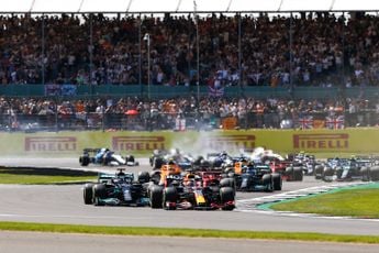 Vormcheck GP Groot-Brittannië | Hamilton door controversiële actie op Verstappen baas in eigen huis