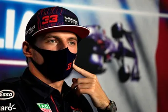 Verstappen ziet alles weer misgaan in virtuele race: 'Wachten tot ik stroomstoring krijg'