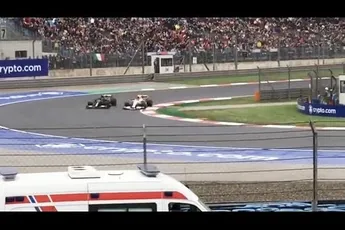 Video | Zo ervoeren F1-fans het gevecht tussen Hamilton en Pérez vanaf de tribunes