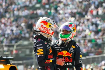 Verstappen prijst inzet Pérez: ‘Ben hem meer dan een biertje verschuldigd’