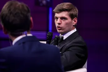 Verstappen kijkt met gemengde gevoelens terug: 'Soms ging Hamilton echt over de schreef'