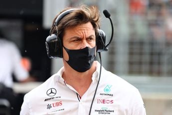 Wolff: 'Leclerc en Verstappen praten achter gesloten deuren wel degelijk over porpoising'