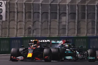 Palmer analyseert: 'Je kunt op Verstappens onboard horen dat hij remt voor het contact'