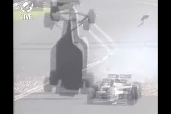 F1 Kijktip | Fittipaldi maakt salto door de lucht en finisht op drie wielen