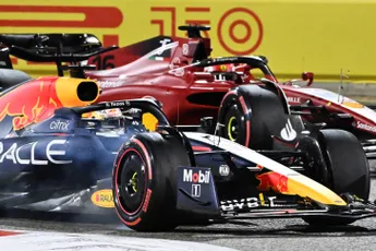 Ondertussen in F1 | Bekijk het duel tussen Verstappen en Leclerc vanuit de cockpit