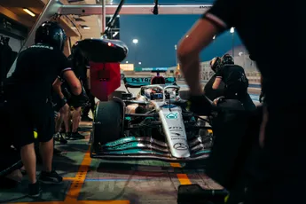 Doornbos verrast door technische problemen Mercedes: 'Dat geeft geen vertrouwen'