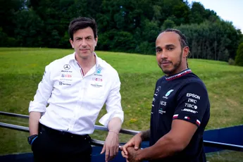 F1 in het kort | Wolff verklaart vertraging in onderhandelingen met Hamilton: 'Waren het in juni al met elkaar eens'