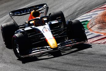 Verstappen wint Italiaanse GP achter safety car, De Vries debuteert met F1-punten