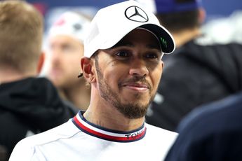 Hamilton spreekt onvrede uit over Mercedes: 'De uiting van kritiek kan ook een spel zijn'