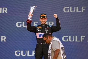 Onderweg naar F1 | Op nat wegdek komen bijzondere F2- en F3-namen bovendrijven