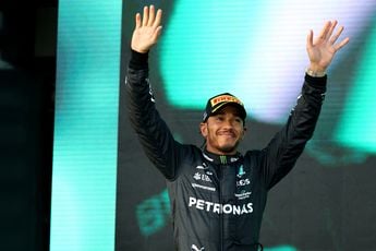 Hamilton ziet licht aan het einde van de tunnel: 'Auto wordt steeds competitiever'