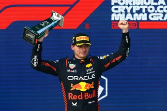 Gebaar van Verstappen kan op kritiek rekenen: 'Beter als ze er bescheiden over zijn'