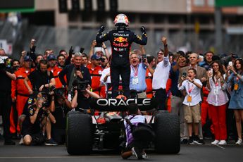 Verstappen passeert Vettel en nadert zegerecord van F1-legende Senna