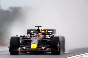 Volgens Verstappen hoort het risico bij het vak: 'Zicht wordt hoe dan ook slecht'