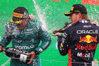 Viaplay-analisten zien hoe soevereine Verstappen natgeregende GP van Zandvoort wint: 'Hij is fenomenaal snel'