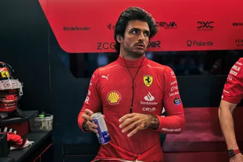 Ondertussen in F1 | Sainz bereidt zich in de ijskoude Italiaanse bergen voor op 2024