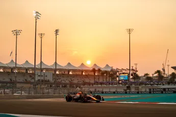 Van der Zande snapt niets van contact tussen Hamilton en Red Bull: 'Dat wil hij toch niet?'