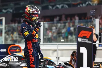 Hill vol lof over seizoen Verstappen: 'Bijna net zoveel gewonnen als ik in mijn hele carrière'
