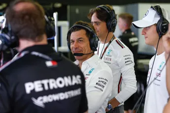 Wolff stond met de mond vol tanden na telefoontje Szafnauer: 'Waarom komt hij niet naar Mercedes?!'