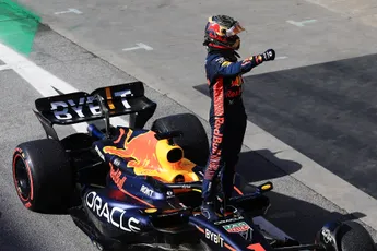 GP Las Vegas nog een uitdaging voor Verstappen: 'Raakte vaker muren dan dat ik rechtdoor reed'