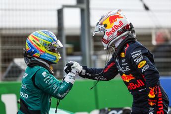 Alonso schaart zich achter Verstappen: 'Een implosie zal niet plaatsvinden'